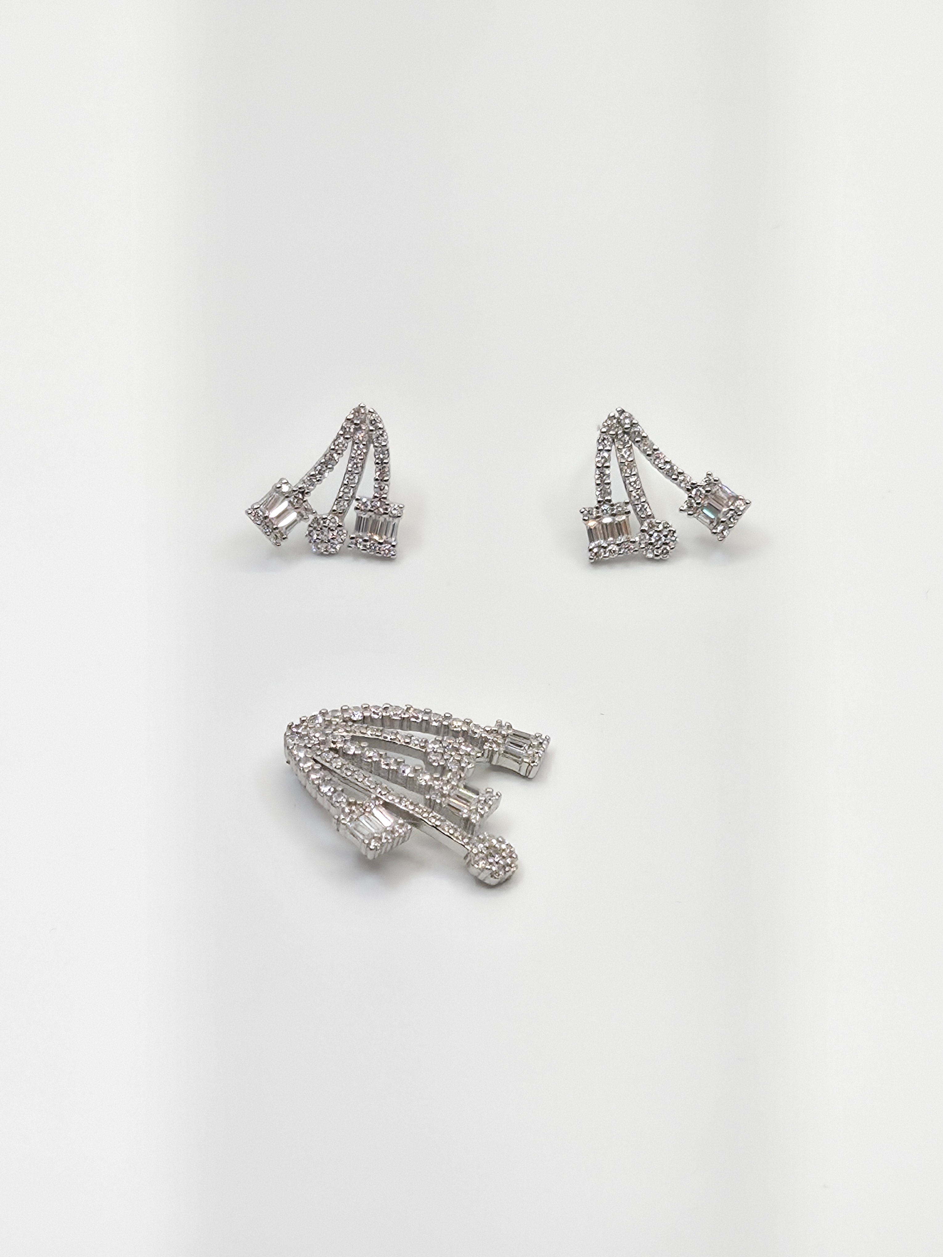 The Aria Teardrop White Stone 925 Silver Pendant Se